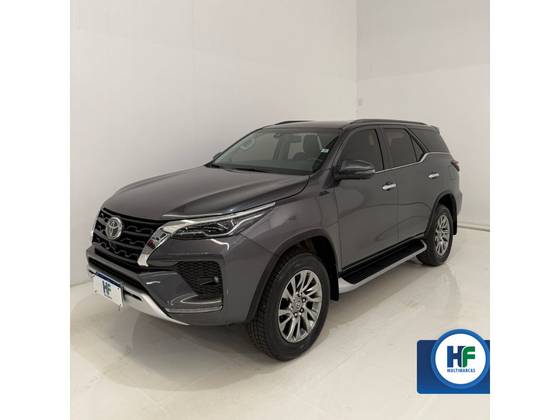 TOYOTA HILUX SW4 2.8 D-4D TURBO DIESEL SRX 7L 4X4 AUTOMÁTICO
